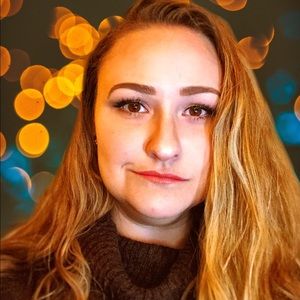 Meet your Posher, Courtney